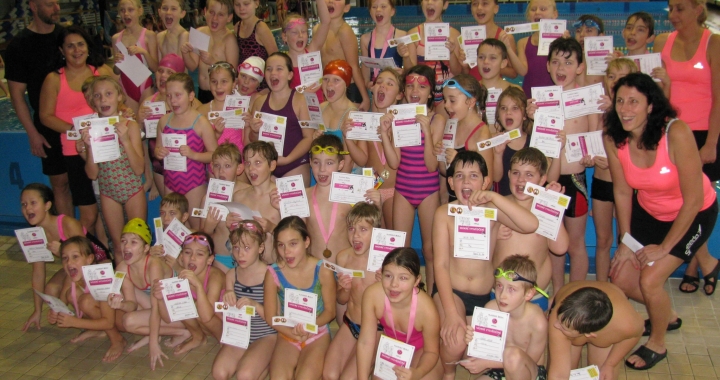 Třeťáci z Vejprnic a Zbůchu umějí plavat i závodit